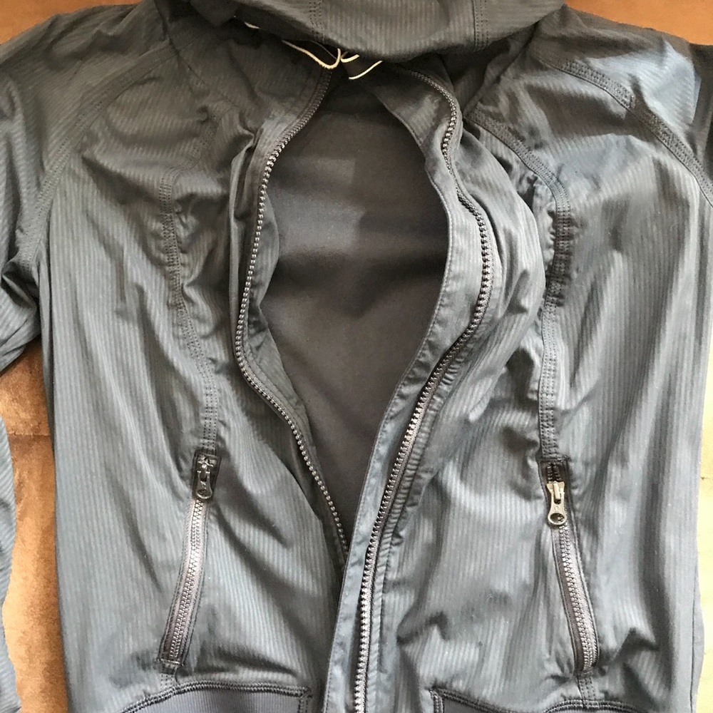 Lululemon - Picture 3 of 3